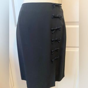 MOSCHINO CHEAP and Chic  Black Skirt w/Bow Detail SZ 10 New w/ Tag